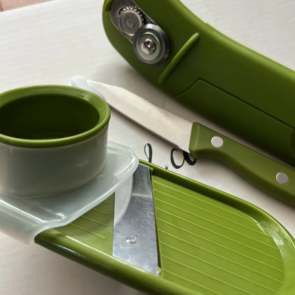 3 piece set kitchen tools: mandolin slicer, can opener and paring knife New